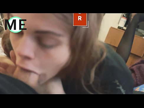 ❤️ Πούτσος στο λαιμό της, σκισμένο καλσόν και σκισμένα τακούνια ❤❌ Πόρνο ❤